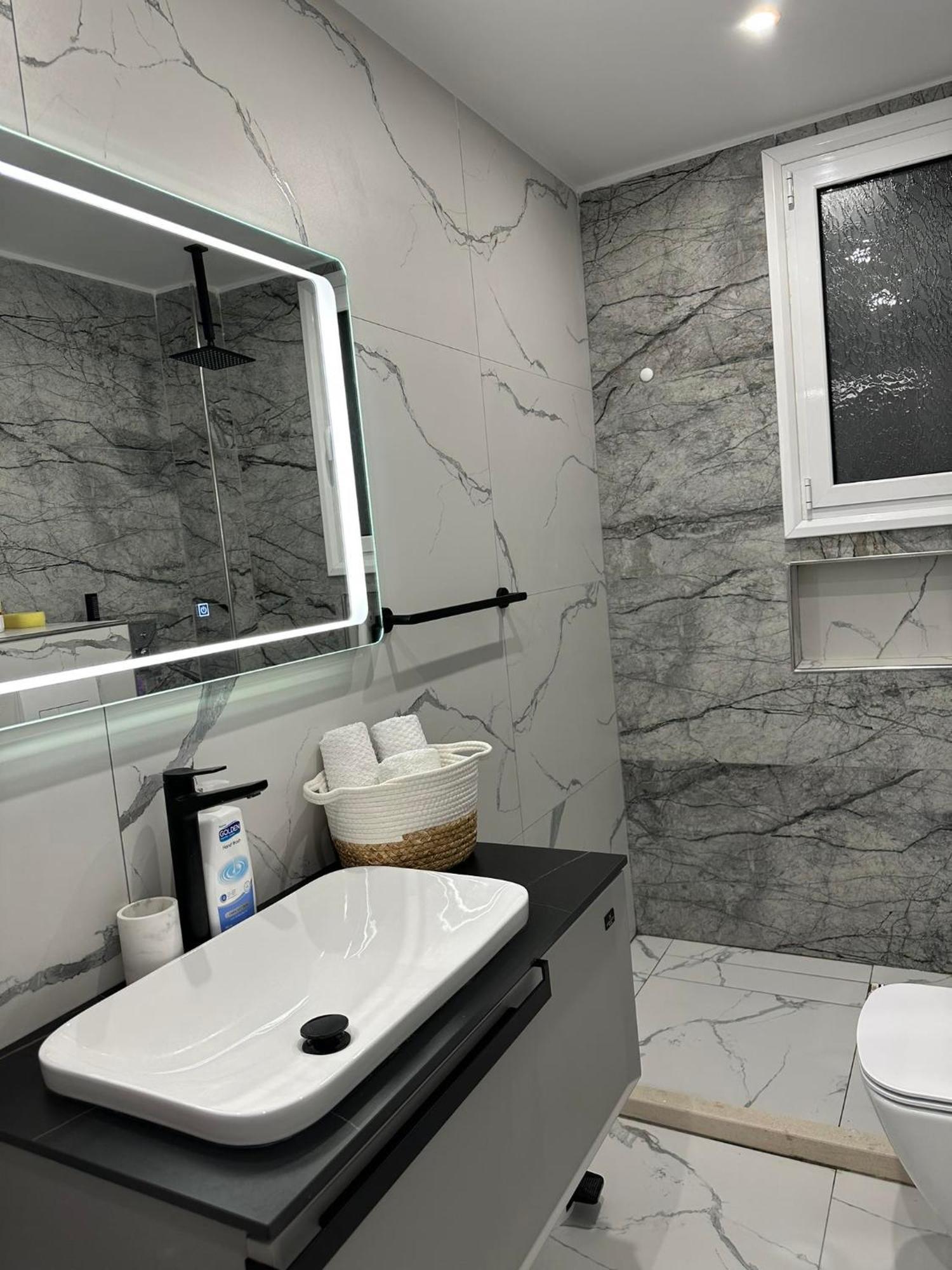 Sea View Apartment Luxury Vlore Ngoại thất bức ảnh