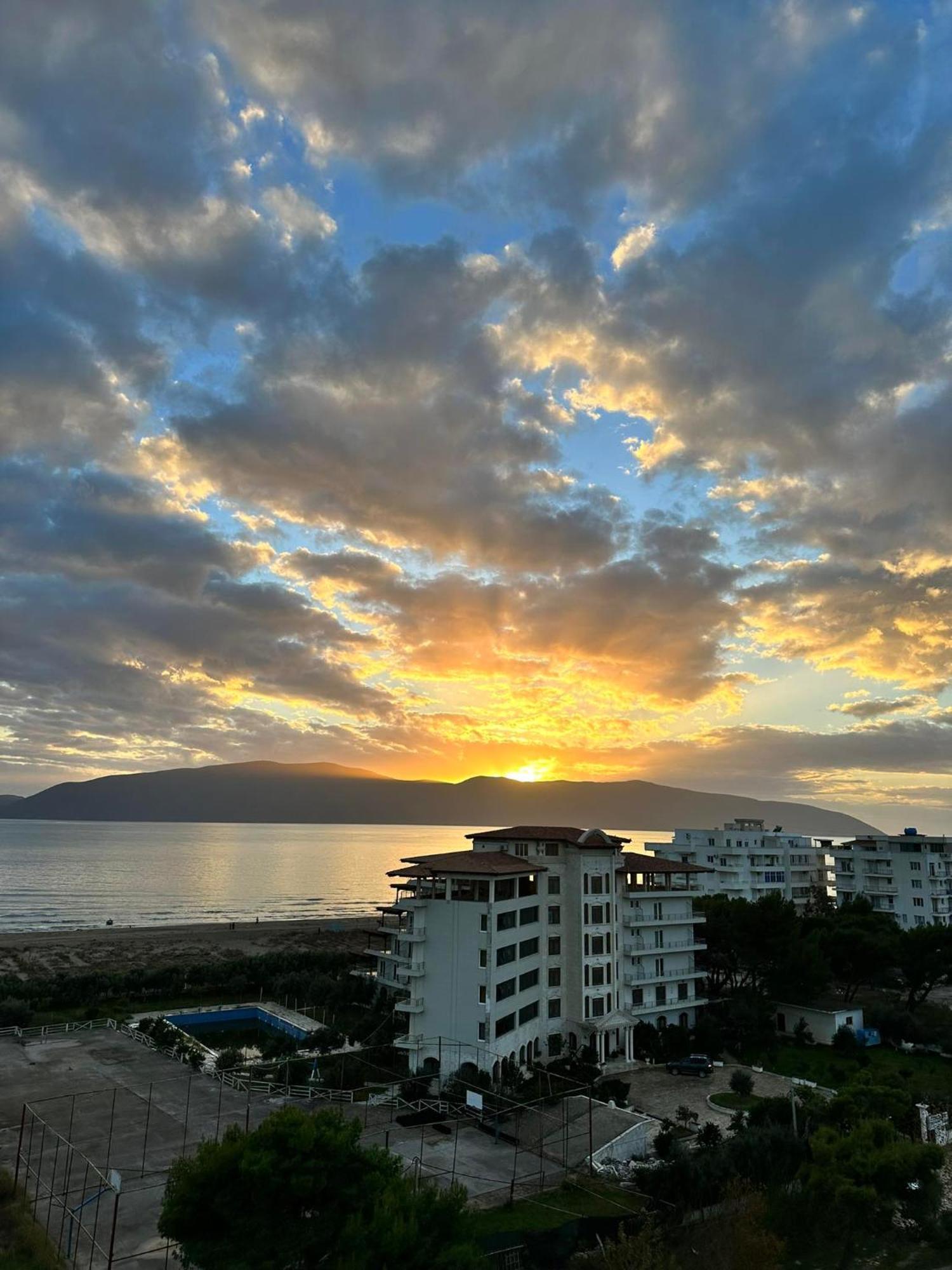 Sea View Apartment Luxury Vlore Ngoại thất bức ảnh