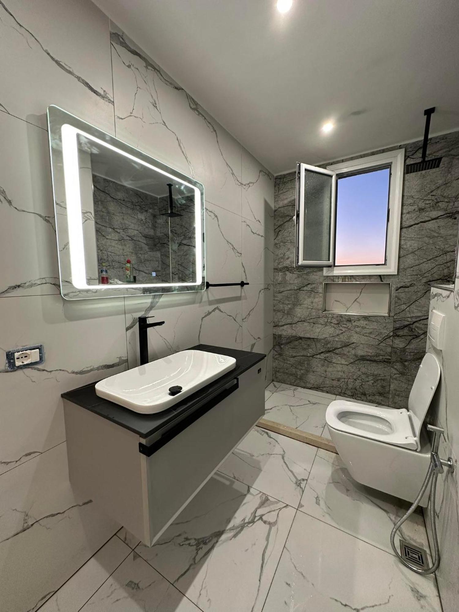 Sea View Apartment Luxury Vlore Ngoại thất bức ảnh