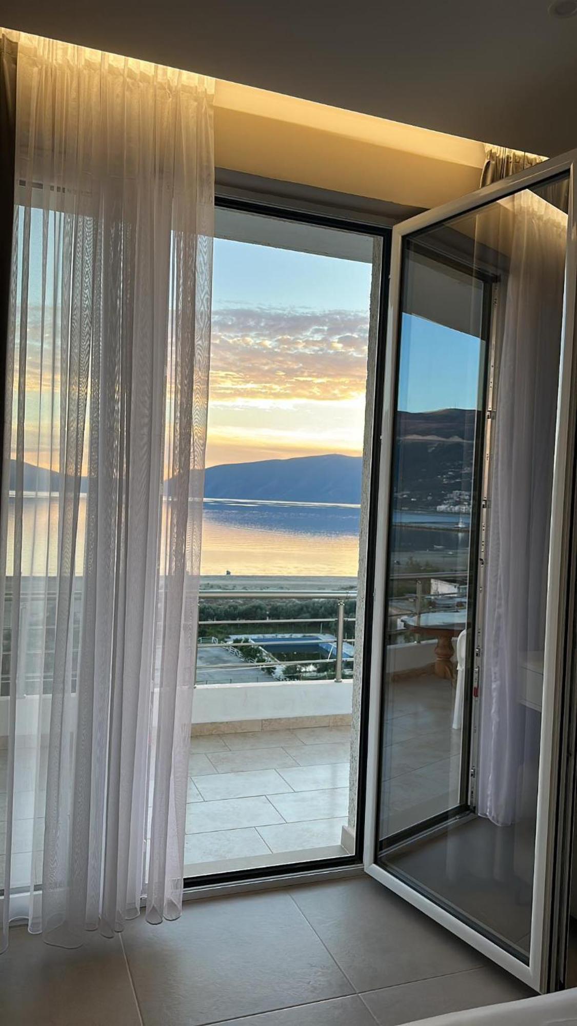 Sea View Apartment Luxury Vlore Ngoại thất bức ảnh